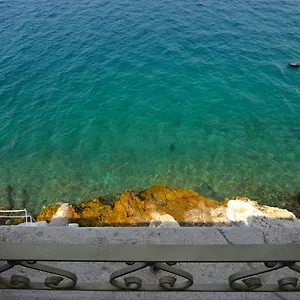 https://arnolongo-b4-sea-view.in-istria.net